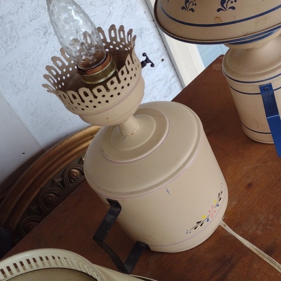 Vintage Beige Table Lamps with Floral Design - Picture 3 of 4